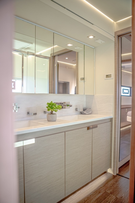 M.i Cats, Fountaine Pajot Motor Yachts, Power 67 Interior